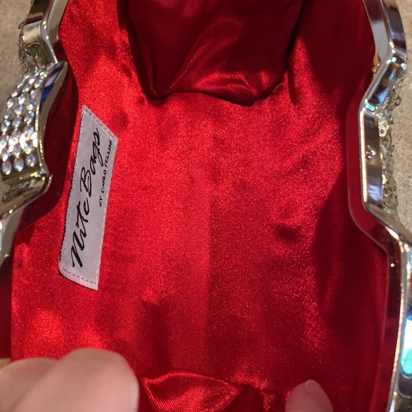 Womens gold clutch purse you can have the chain strap or tuck inside - Picture 5 of 10